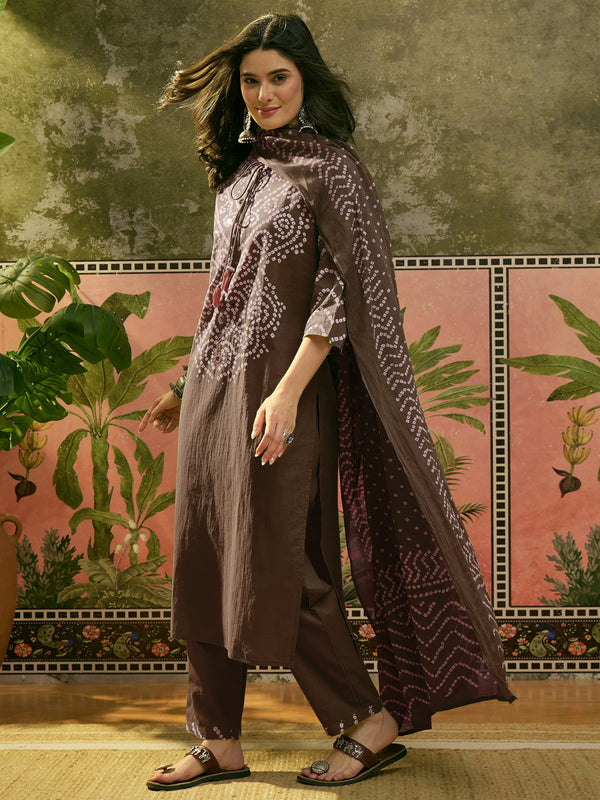 Stylum Women's Brown Bandhej Printed Cotton Straight Kurta Pant Dupatta Set (KPDBROWNBAZZI)
