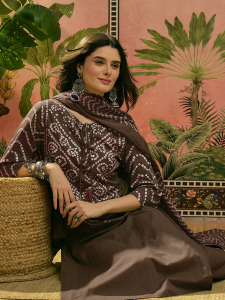 Stylum Women's Brown Bandhej Printed Cotton Straight Kurta Pant Dupatta Set (KPDBROWNBAZZI)