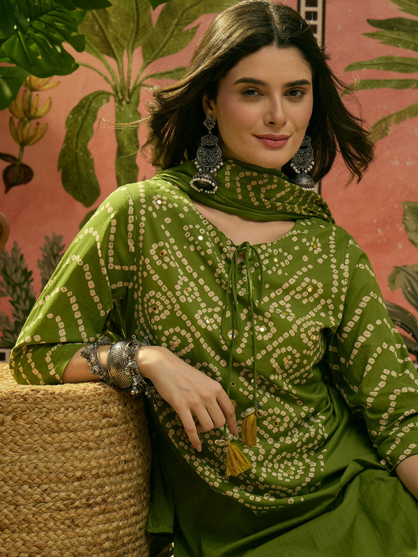 Stylum Women's Green Bandhej Printed Cotton Straight Kurta Pant Dupatta Set (KPDGREENBAZZI)