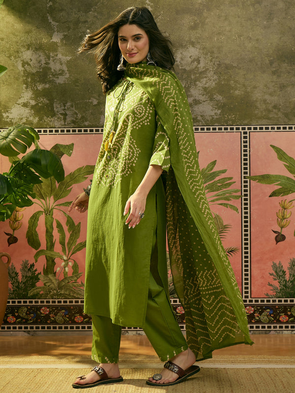 Stylum Women's Green Bandhej Printed Cotton Straight Kurta Pant Dupatta Set (KPDGREENBAZZI)