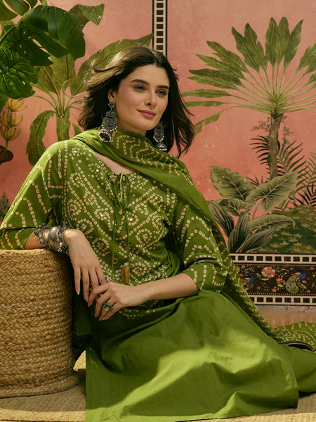 Stylum Women's Green Bandhej Printed Cotton Straight Kurta Pant Dupatta Set (KPDGREENBAZZI)