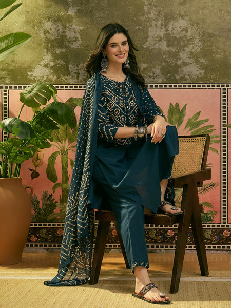 Stylum Women's Teal Bandhej Printed Cotton Straight Kurta Pant Dupatta Set (KPDTEALBAZZI)