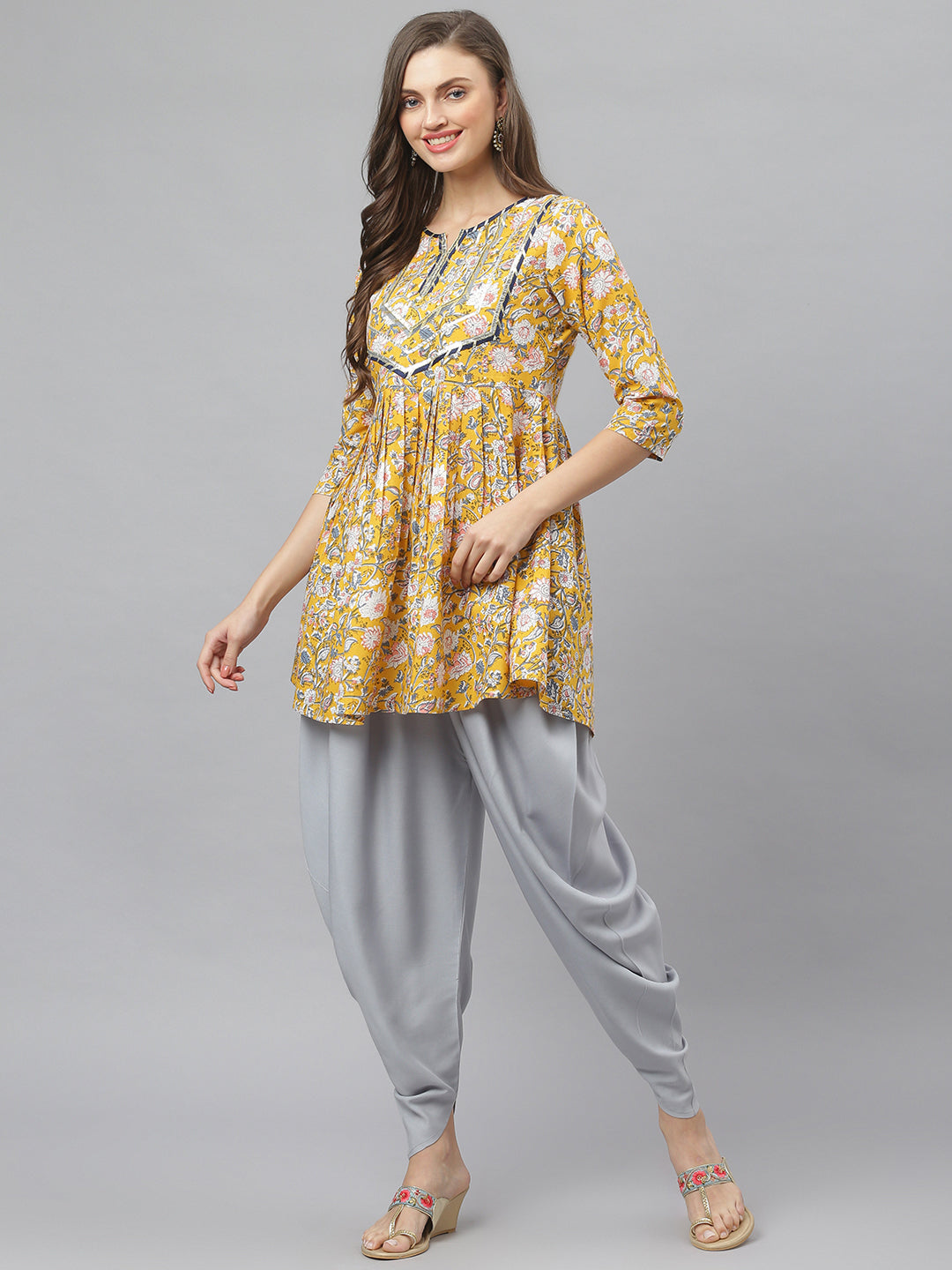 Buy Green Zari Cotton Embroidered Kurta with Dhoti Pants- Set of 2 |  TTB23_039/TTK28AUG | The loom