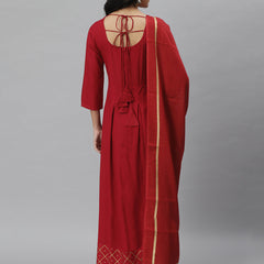 Stylum Women's Gold Print Rayon Flared Kurta Dupatta Set (Maroontrianglekdset)