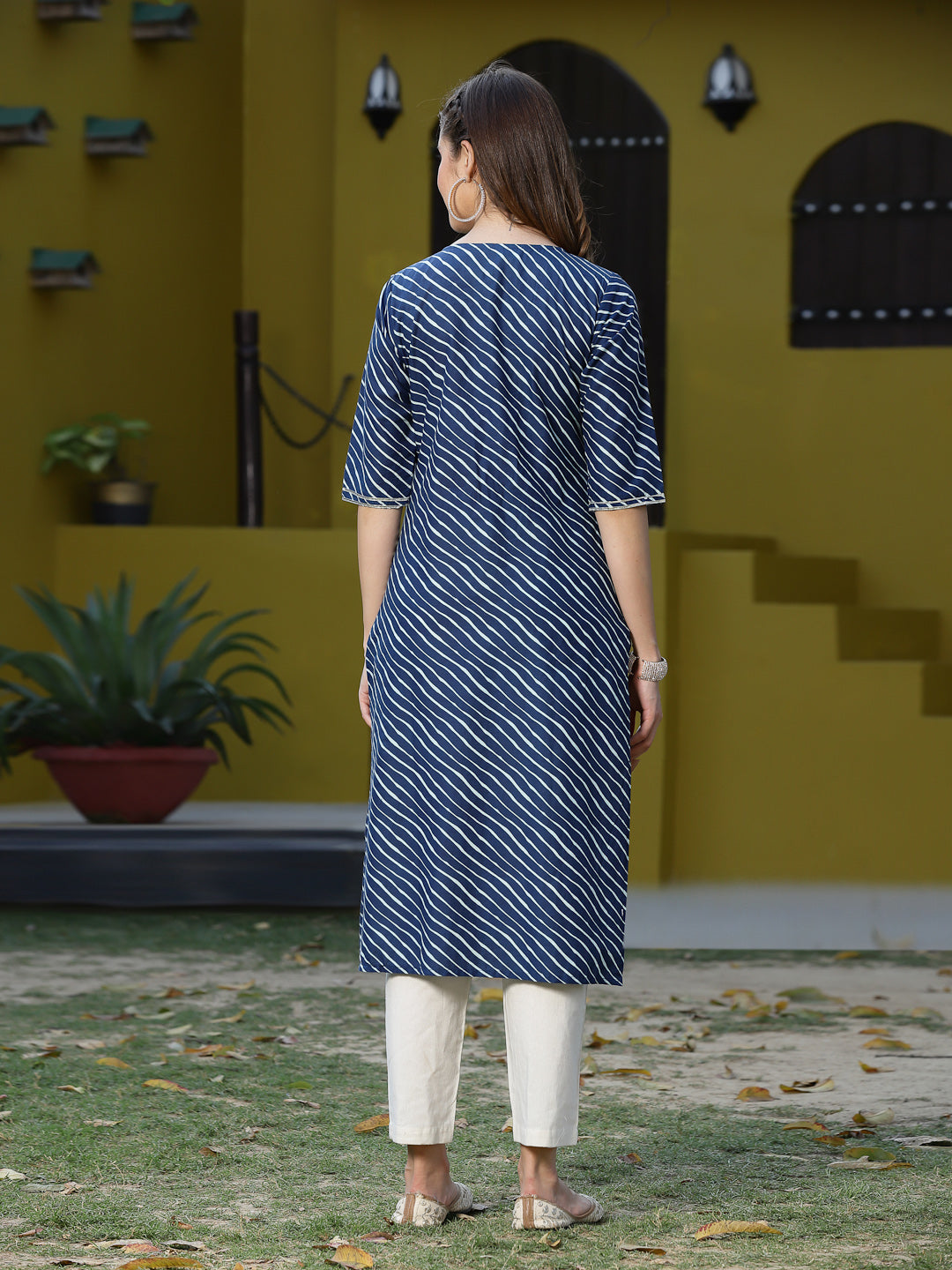 Stylum Women's Lehariya Printed Cotton Straight Kurta (TULUBLUE)